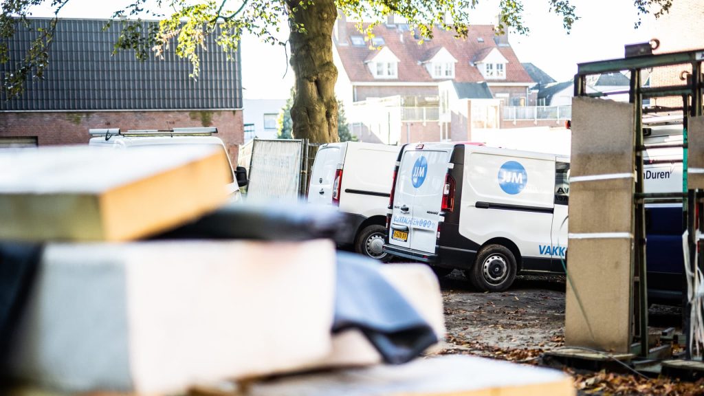 JJM bedrijfswagens op werkplaats
